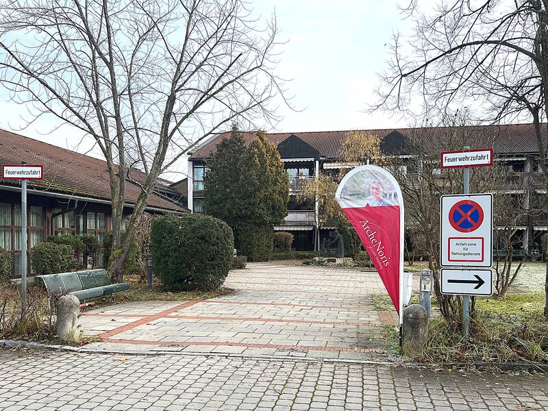 Zugangsbereich zur Seniorenwohnanlage am Hachinger Bach