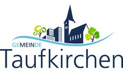 Kommunikationslogo der Gemeinde mit dem Hachinger Bach, grüne Bäume, der Kirche und die Bebauung am Wald, sowie dem Logotext Gemeinde Taufkirchen