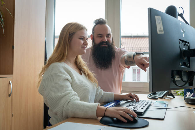 Ausbildung in der Verwaltung, Einweisung am Schreibtisch